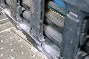 Dodávky energie s odřenými hadicemi