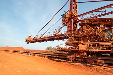 Bagr s komponenty igus