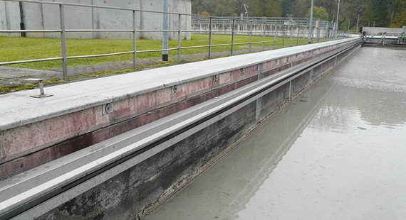 Systém basic flizz v primární usazovací nádrži má délku 58 metrů