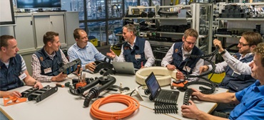 Zaměstnanci společnosti igus ve výrobním závodě igus