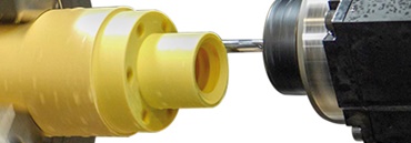 Soustružení součásti vyrobené z vysoce výkonných polymerů iglidur®